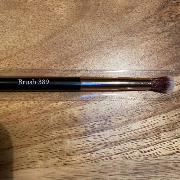 AISLING ORGANICS | Eco-Luxe Eyeshadow Brush 389 - Picture 4 of 4